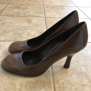 9 west brown oxford style heels